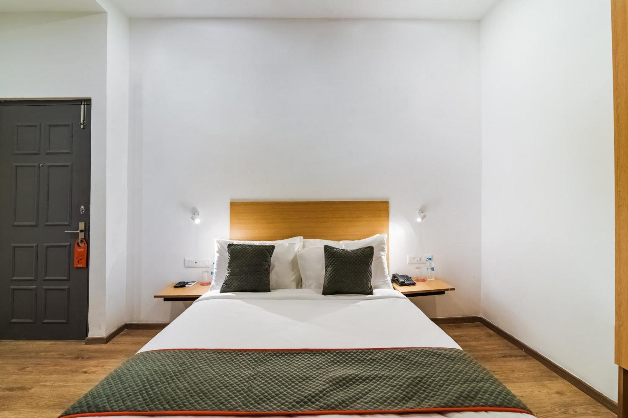Super Townhouse Xotel Chennai Exterior foto